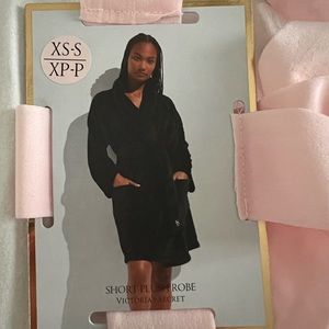 Victoria Secret Short Plush Robe. NWT PXS Maroon